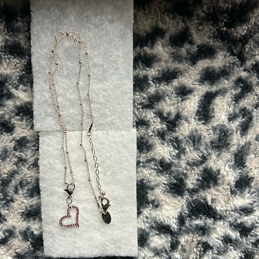 sliver necklace with sliver heart charm and fuchsia Swarovski crystals - Picture 1 of 1